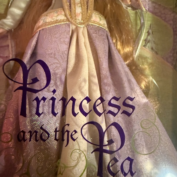 Barbie As Princess and the Pea NIB 2000 Barbie Collectibles #28800 NRFB Blonde - Picture 2 of 16